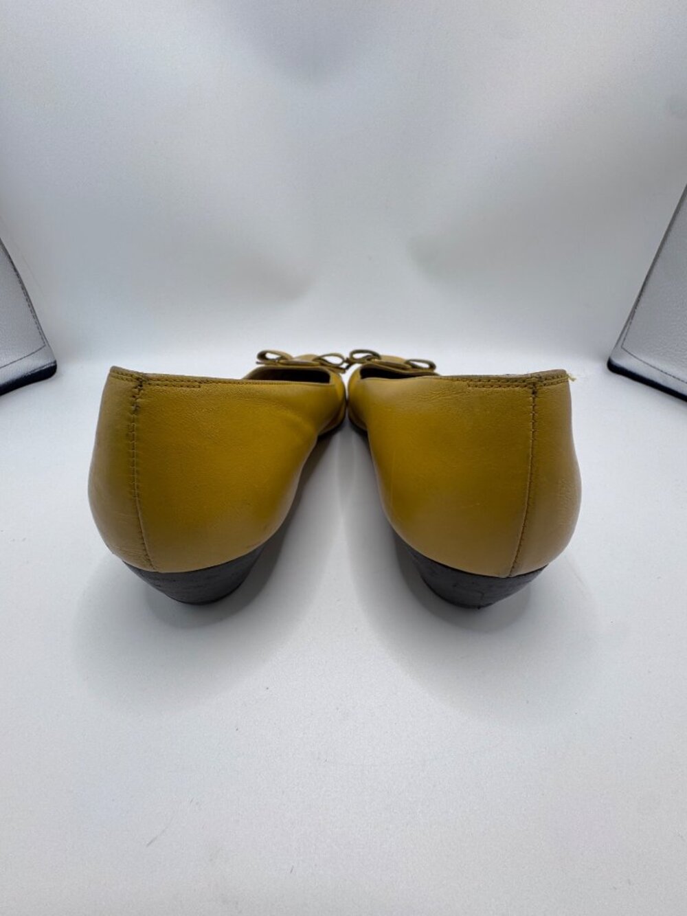 Salvatore Ferragamo Women’s Shoe Size 9.5 B Vtg Yellow Leather Flats Bow Accent - Picture 8 of 12